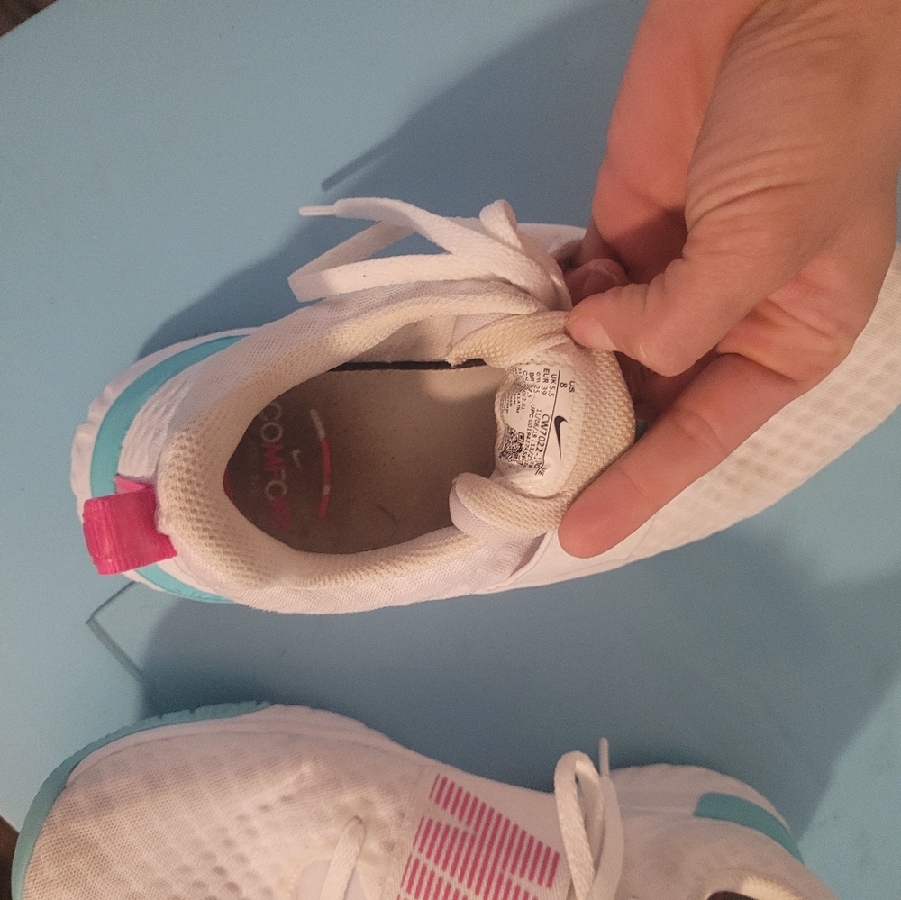 Sneakers - Picture 4 of 4